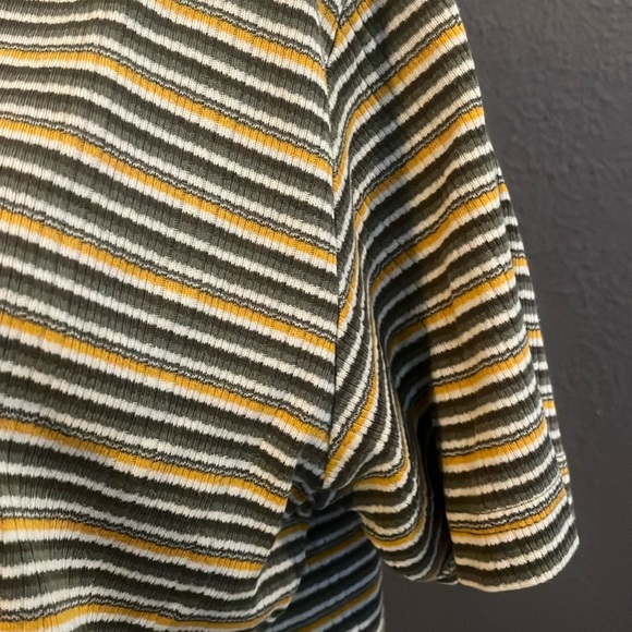 Vintage Basic Editions Tee - Picture 3 of 13